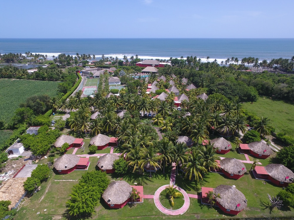 Hotel Las Hojas Resort & Beach Club in San Salvador, El Salvador