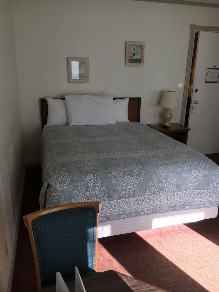 Florence Lighthouse Inn - photo 18
