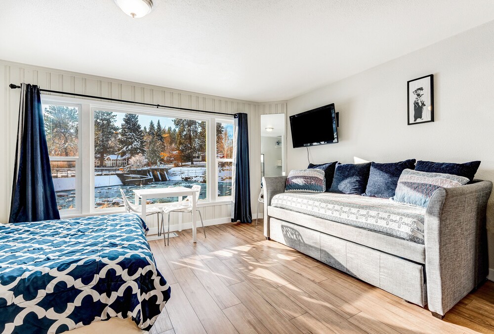 Bend Riverside Inn & Suites - photo 19