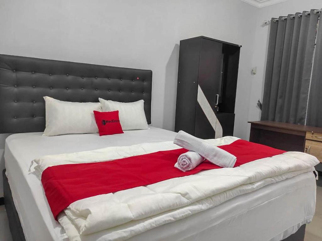 RedDoorz Syariah near Alun Alun Purwokerto 2 in Purwokerto, Indonesia