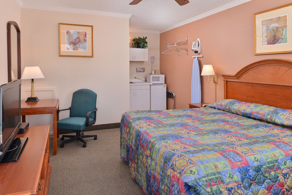 Golden Eagle Motel - photo 11