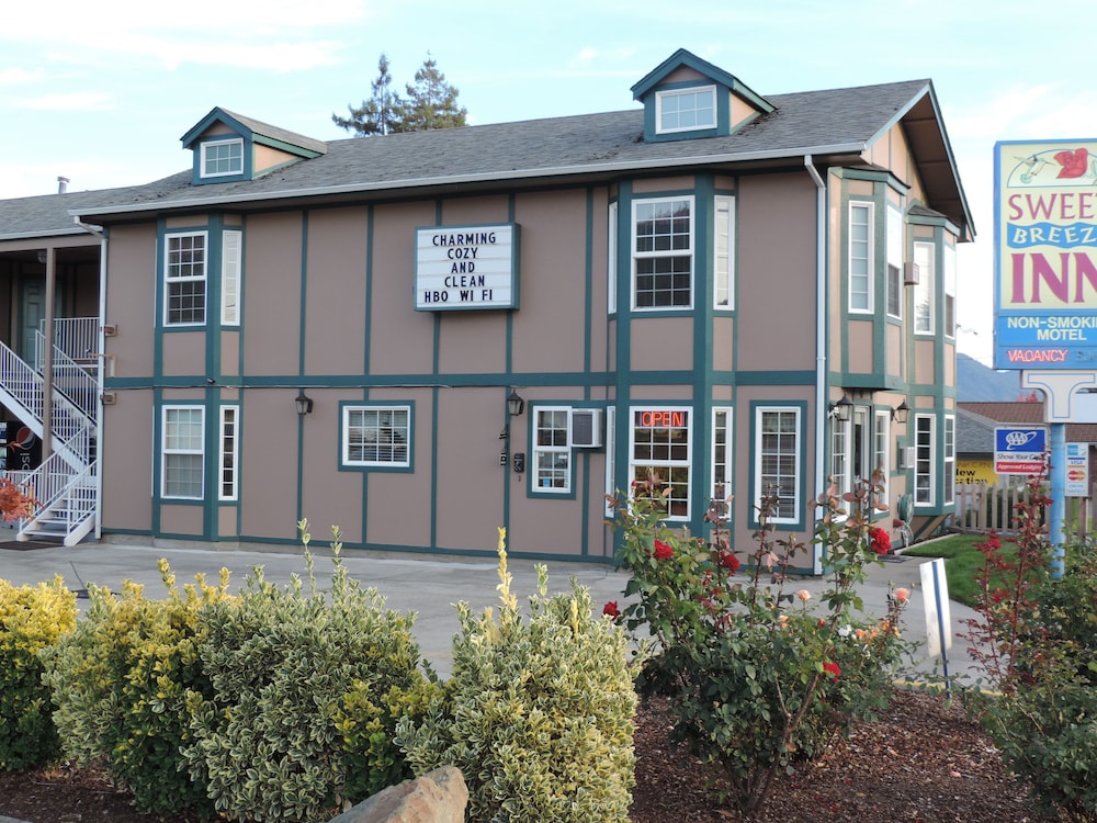 Sweet Breeze Inn - photo 22