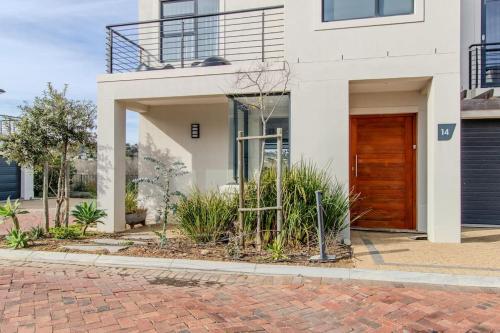 Songbird D’Aria Cape Town luxury house on Wine Estate