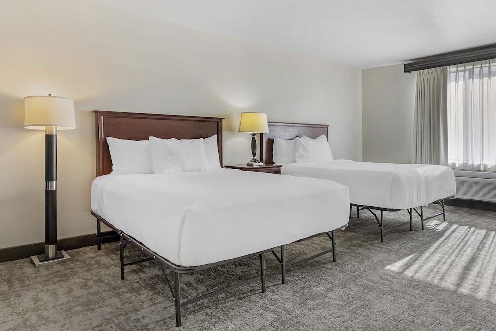 Seaport Inn and Suites - photo 11