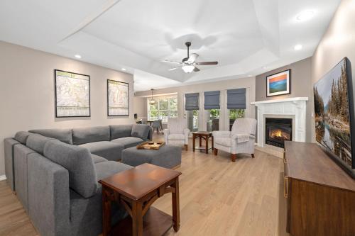 Bella Velo Haus 1 Block to MTB Trailhead Sunroom — 4-Star Luxury Hotel in Bella Vista, United States