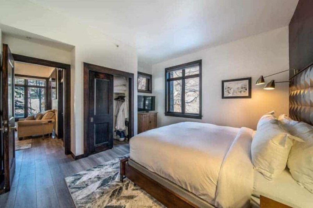 Luxury Ski in Ski out 2 Bedroom Colorado Resort Vacation Rental in the Heart of Snowmass Base Village - photo 12