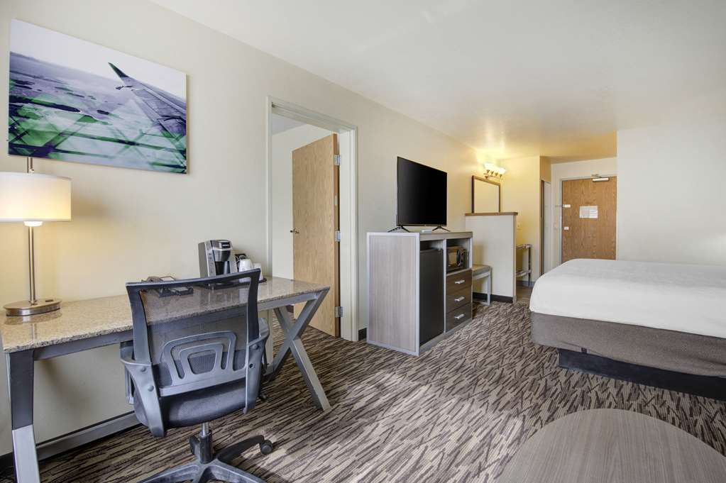 Best Western Plus Peppertree Airport Inn - photo 21