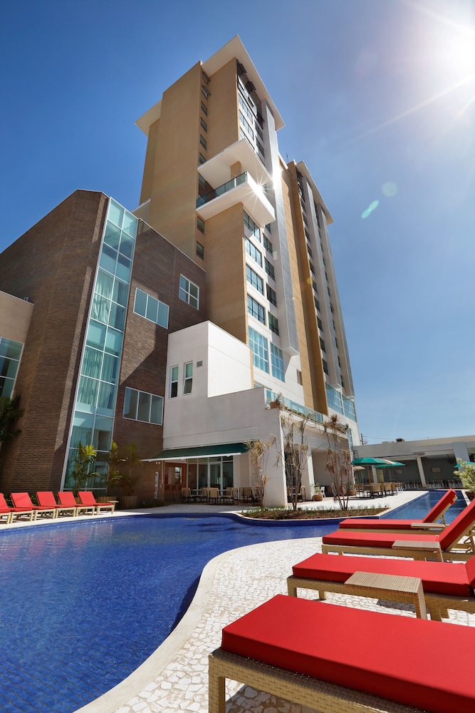 Vitória Hotel Convention Paulínia — 4-Star Luxury Hotel in Paulinia, Brasil