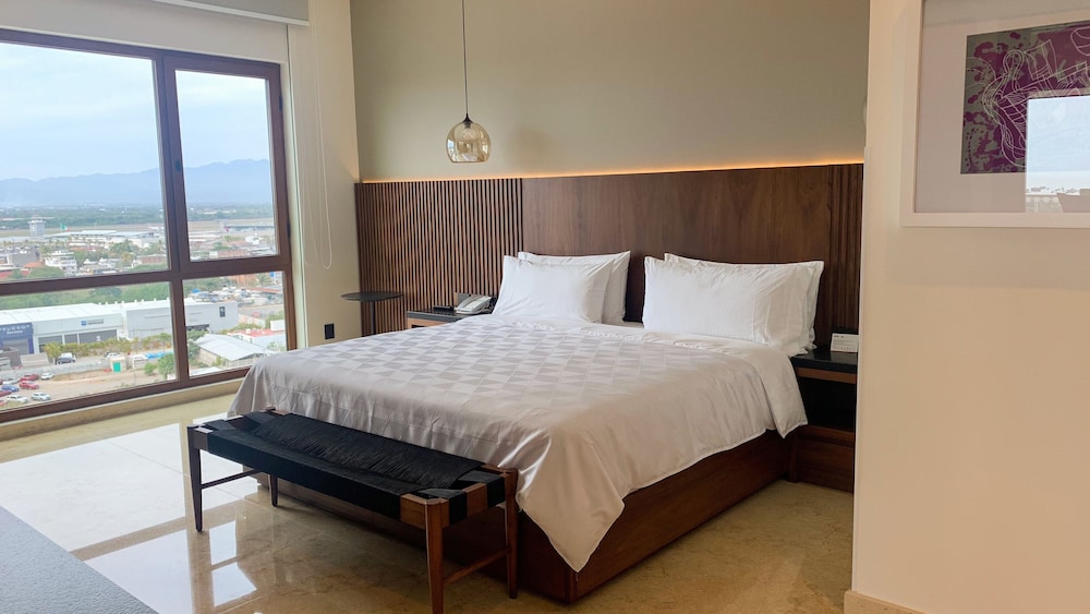 Holiday Inn & Suites Puerto Vallarta Marina & Golf by IHG