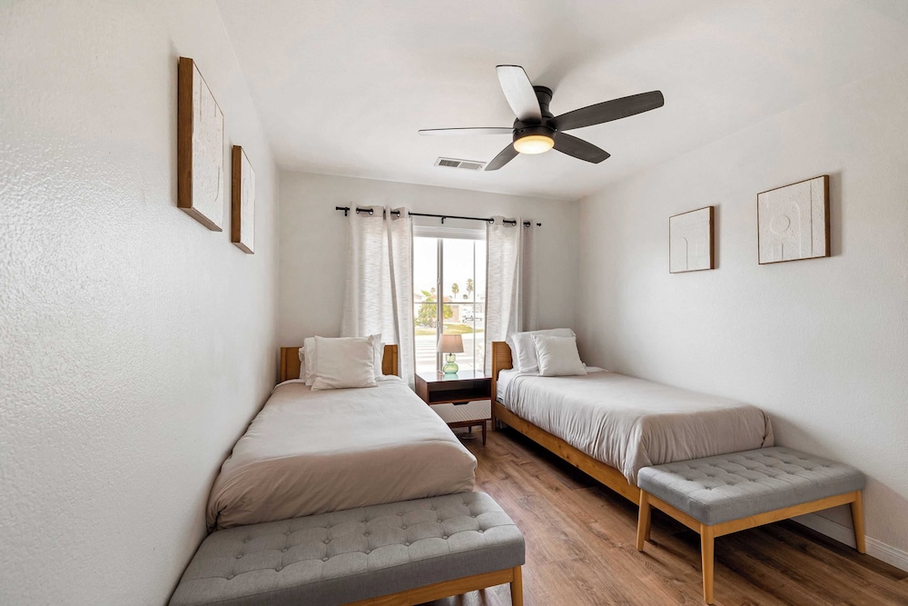 Montego by Avantstay Private Yard w Pool & Hot Tub - photo 24