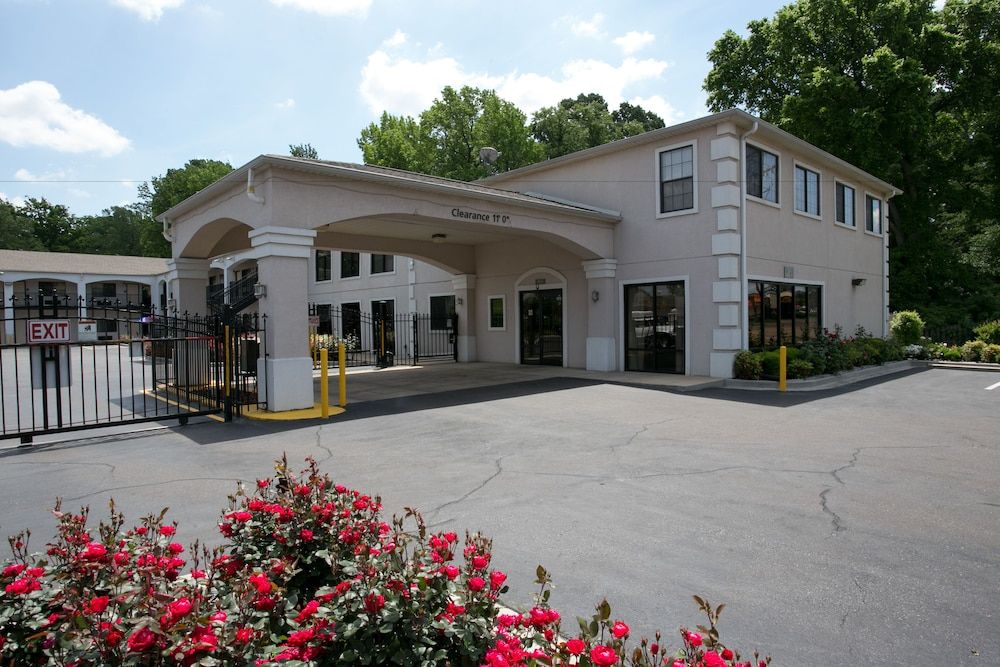 Econo Lodge Inn and Suites 3524 Elvis Presley in Memphis, United States