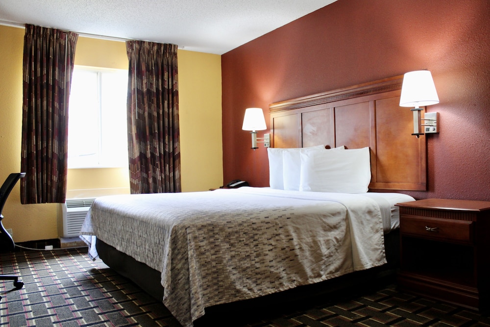 HomeTown Inn & Suites - photo 15