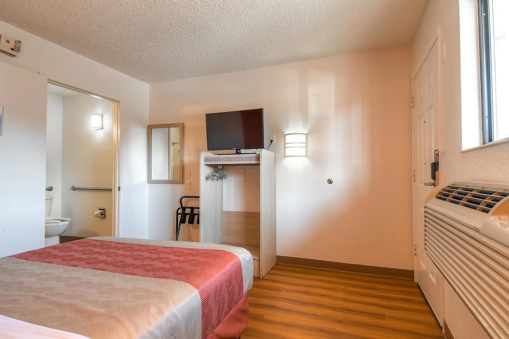 Motel 6 Los Angeles Harbor City - photo 10