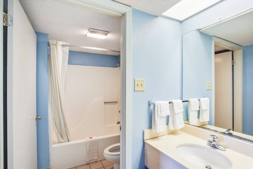Rodeway Inn Richland Jackson South - photo 10