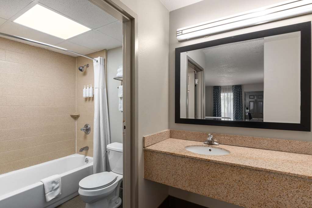 Days Inn by Wyndham Oak Grove Ft. Campbell - photo 16