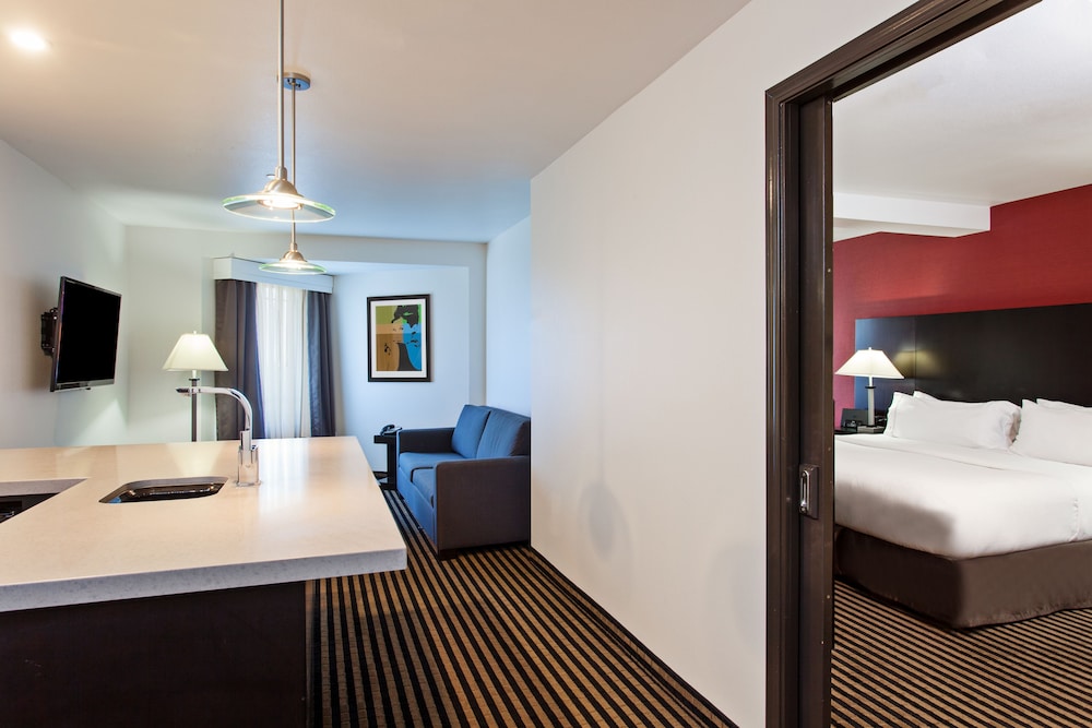 Holiday Inn Express Hotel & Suites Hollywood Walk of Fame by IHG - photo 13