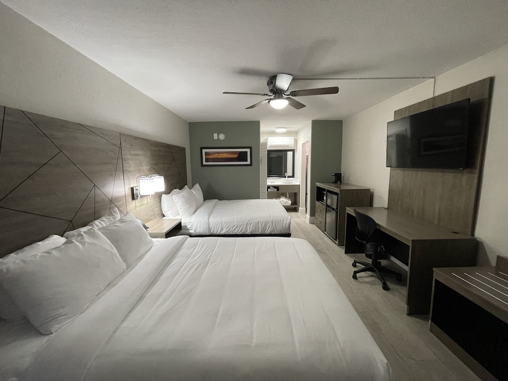 Quality Inn & Suites Airport Cruise Port Hollywood - photo 15