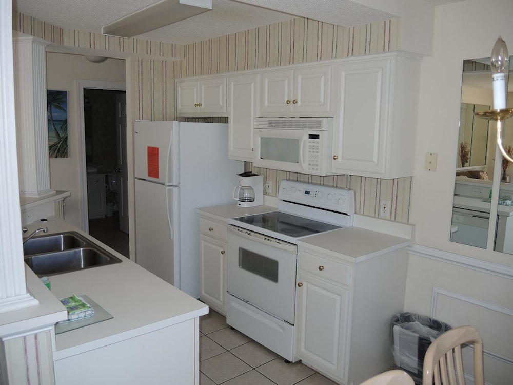 Family Friendly Condo 1504M with Resort Golf Course Onsite by RedAwning - photo 6