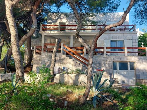 Luxury Beachfront Villa Brac Bliss with private pool at the beach on Brac island Sumartin — 4-Star Luxury Hotel in Selca, Croatia