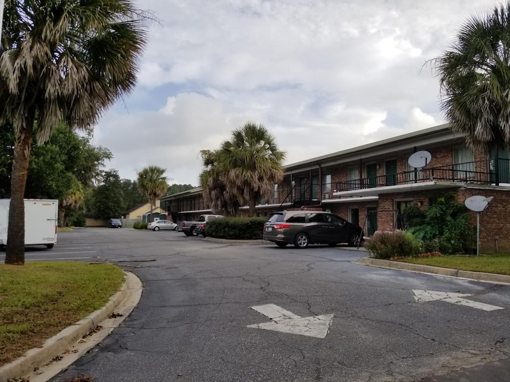 Palmetto Inn - photo 26