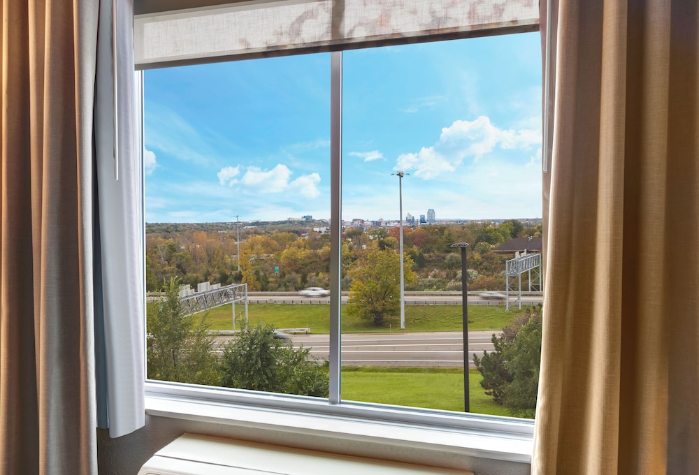Fairfield Inn & Suites by Marriott Grand Rapids North - photo 17