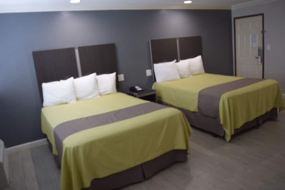 Deluxe Inn Hawthorne - photo 4