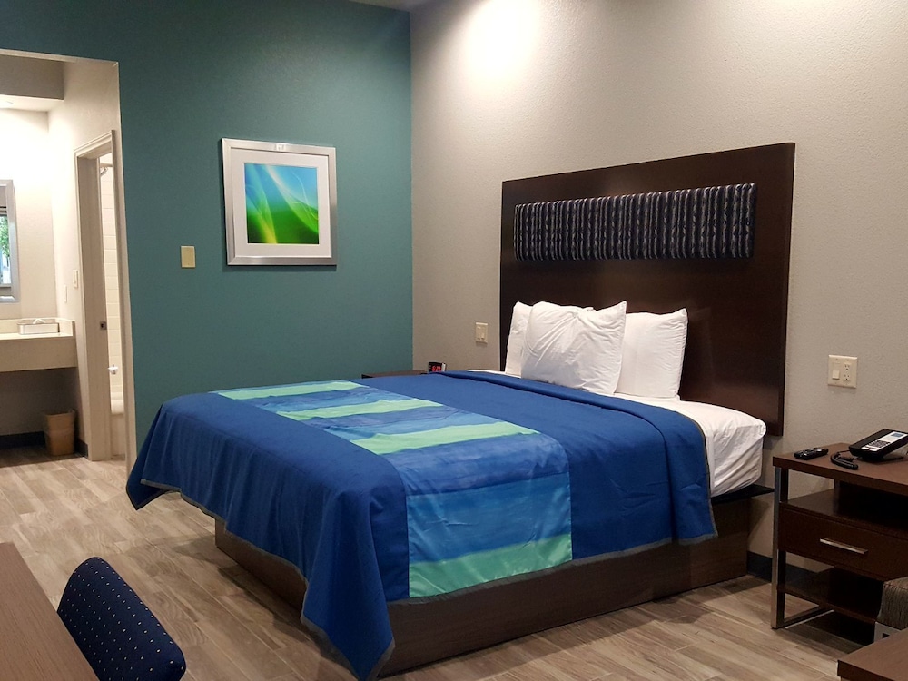 Hotel Blue Woodlands - photo 11