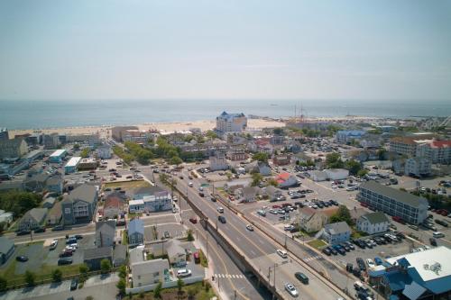 Dhimas Bayview Suites - photo 13