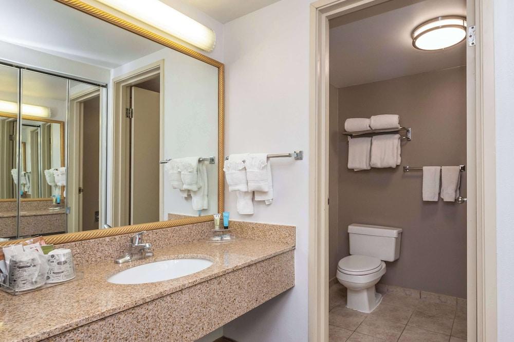 Endeavor Inn & Suites Trademark Collection by Wyndham - photo 27