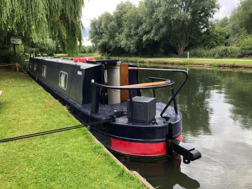 Cambridge Narrowboats Beautiful Narrowboat Glyndwr in Cambridge, United Kingdom