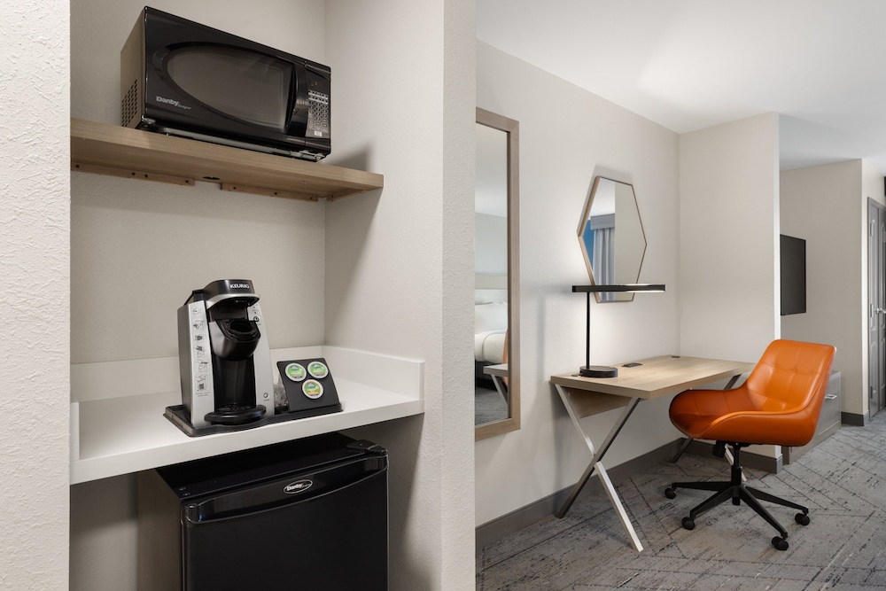 Holiday Inn Express Savannah Airport - photo 15