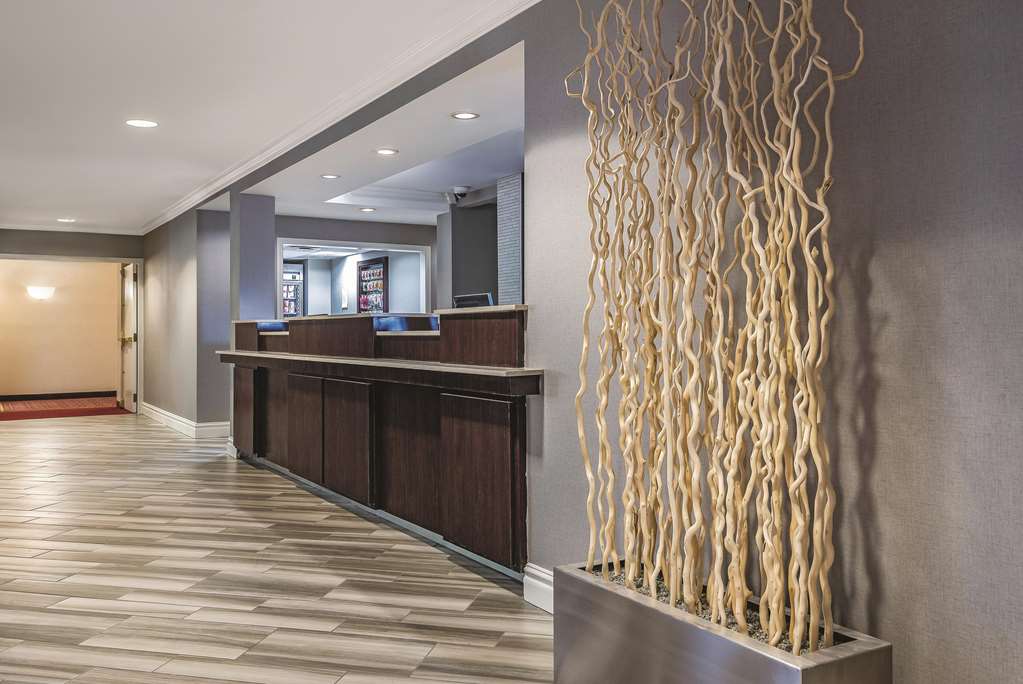 La Quinta Inn & Suites by Wyndham Univ Area Chapel Hill - photo 8