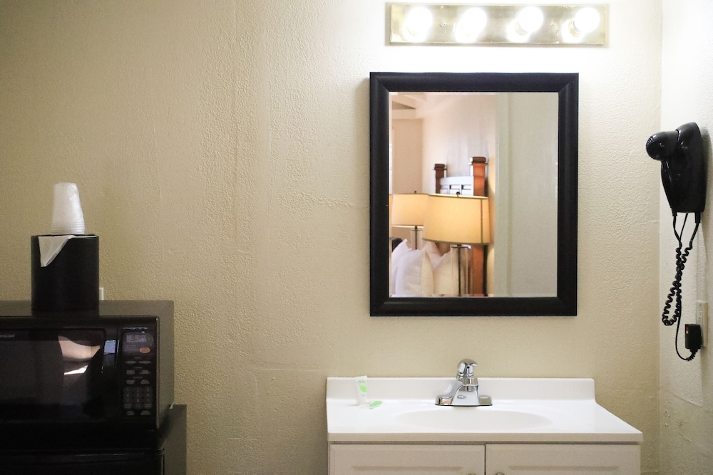 Carmel Resort Inn - photo 102