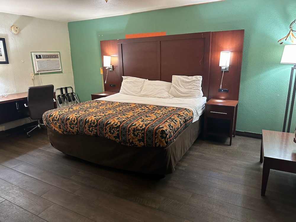 Hillcrest Motel By OYO Aurora IN Near Lawrenceburg - photo 17