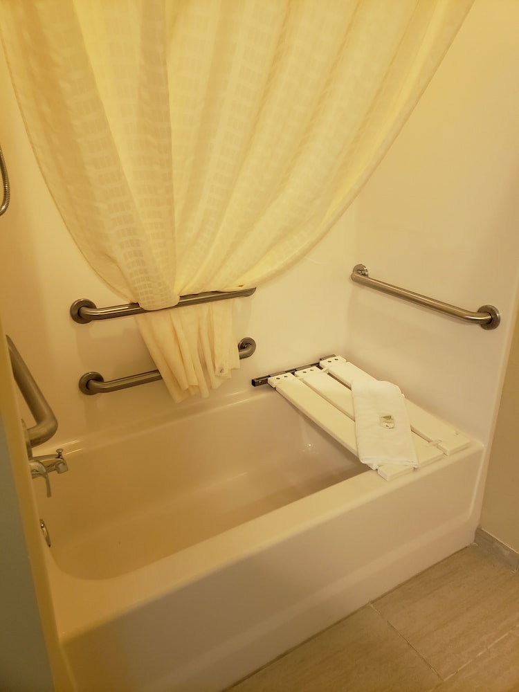 Cobblestone Inn and Suites Winterset - photo 78
