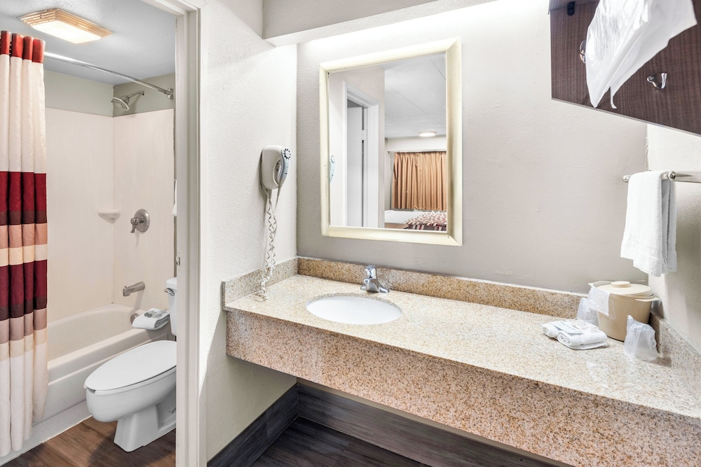 Red Roof Inn Indianapolis North College Park - photo 24
