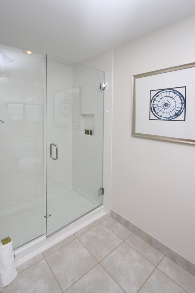 Bay Pointe Inn - photo 28