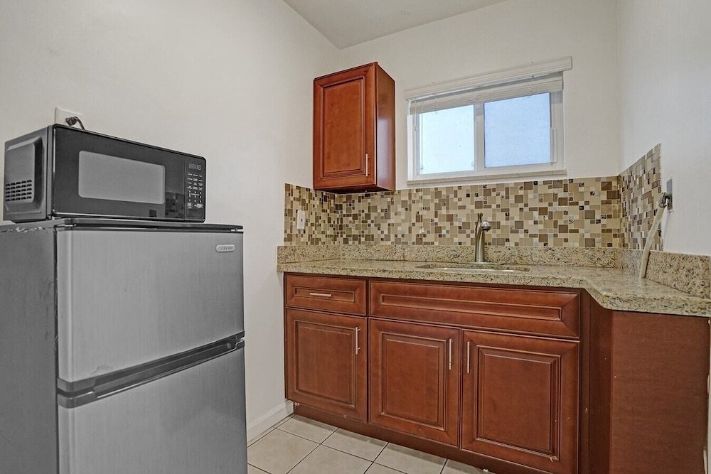 Coastal Studio by Hollywood Beach Boardwalk - photo 23
