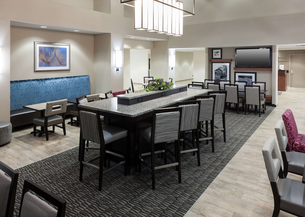 Hampton Inn & Suites Davenport - photo 31