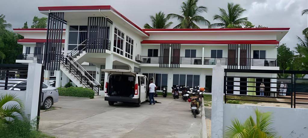 Elnora Delmar Travellers Inn in Siquijor, Philippines