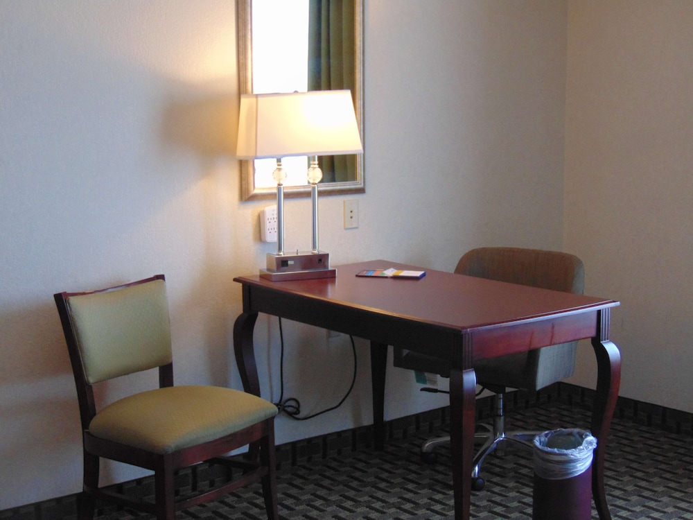 Hampton Inn & Suites Cleveland Mentor - photo 10