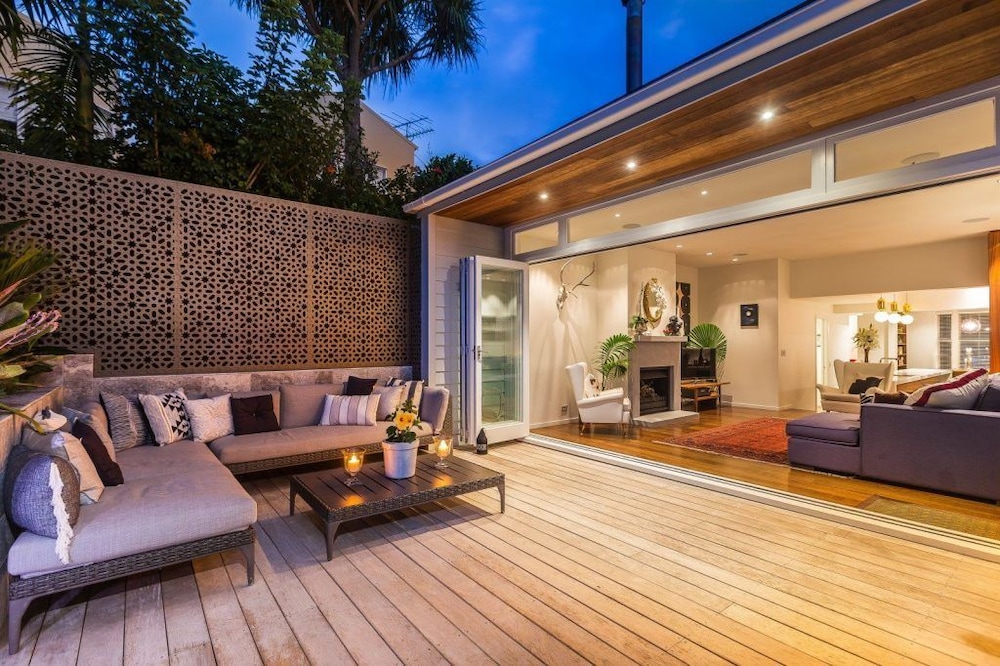 Robyn's Luxury Cottage — 4-Star Luxury Hotel in Auckland, New Zealand