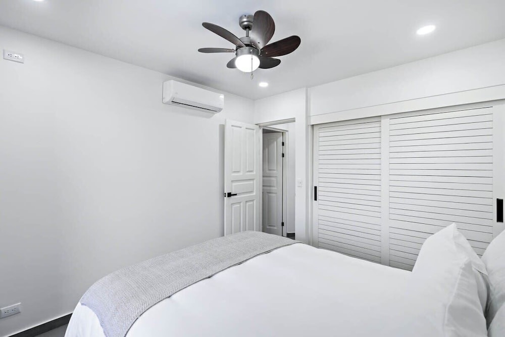 Modern Split Level 2 Bedroom Condo with Pools Terrace & Easy Beach Access — 4-Star Luxury Hotel in Sardinal, Costa Rica