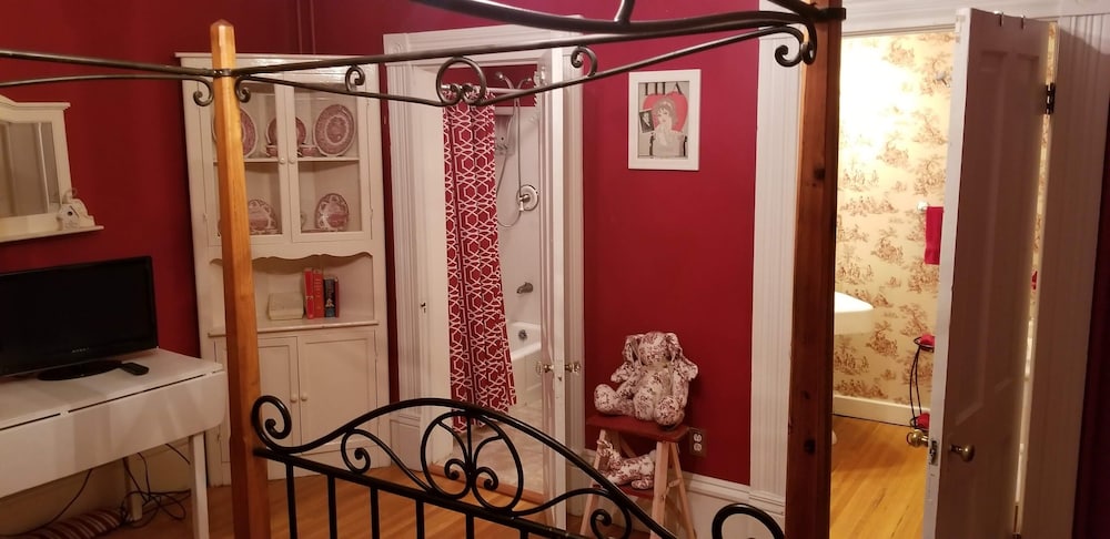 Historic Victorian Inn - photo 11