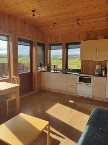 Cat Lovers Only Bright And Peaceful Cabin With Views & Hot Tub