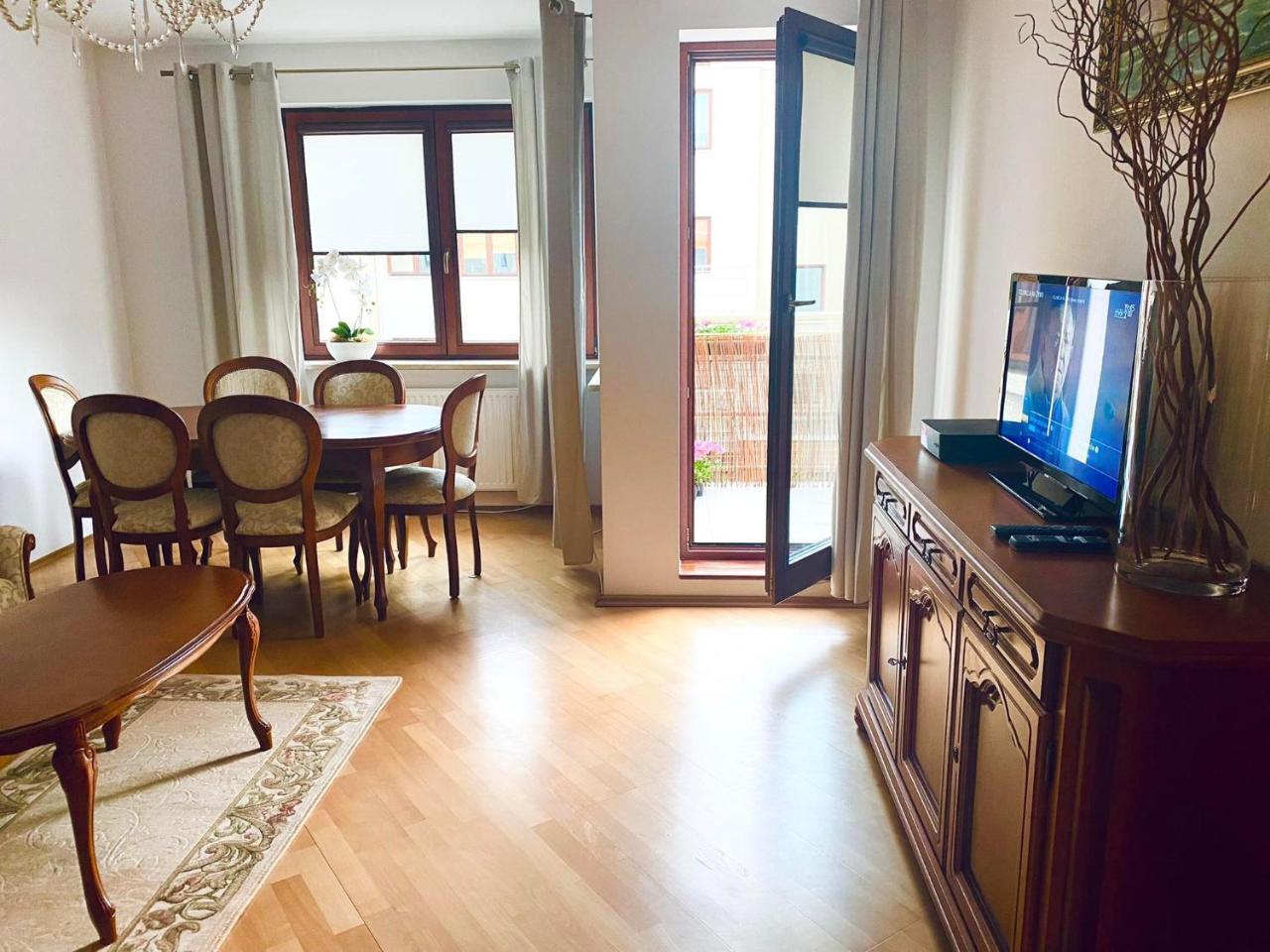 Wakacyjny Apartament Blisko Plazy. — 4-Star Luxury Hotel in Gdansk, Poland