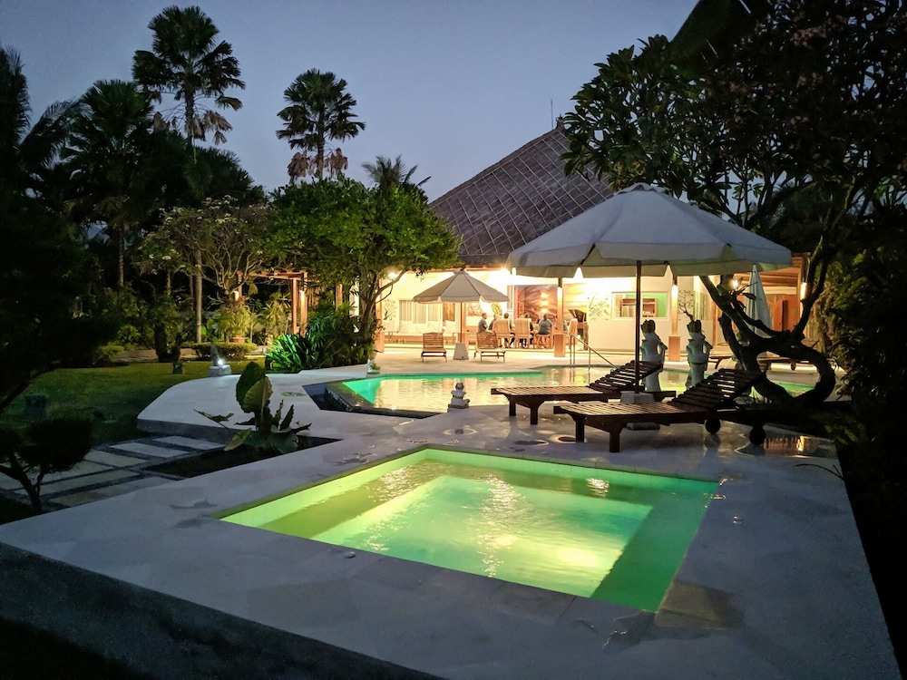 The Villa Pantai — 4-Star Luxury Hotel in Banjar, Indonesia