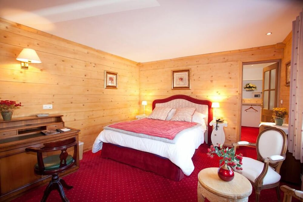 Le Chalet d'Auron — 4-Star Luxury Hotel in Saint Etienne De Tinee, France