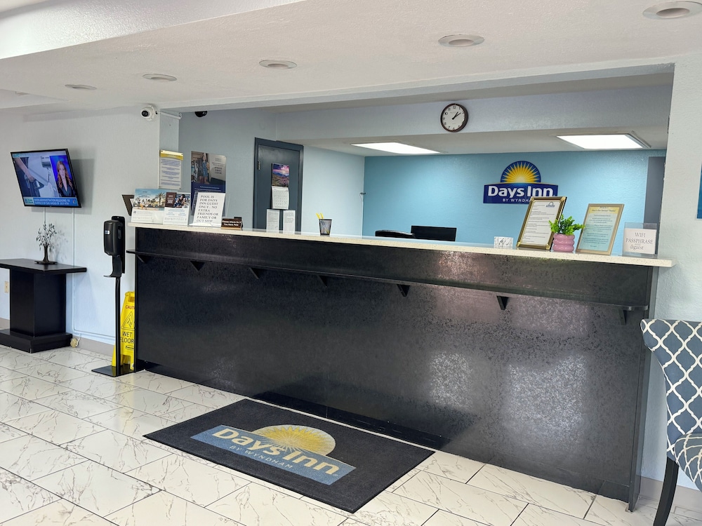 Days Inn by Wyndham Lake City I 10 - photo 21