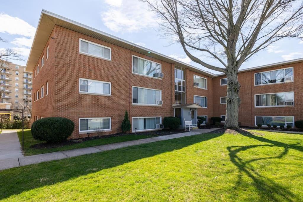 Two Bedrooms near CLE airport 2 4b Georgetown Villas — 4-Star Luxury Hotel in Fairview Park, United States